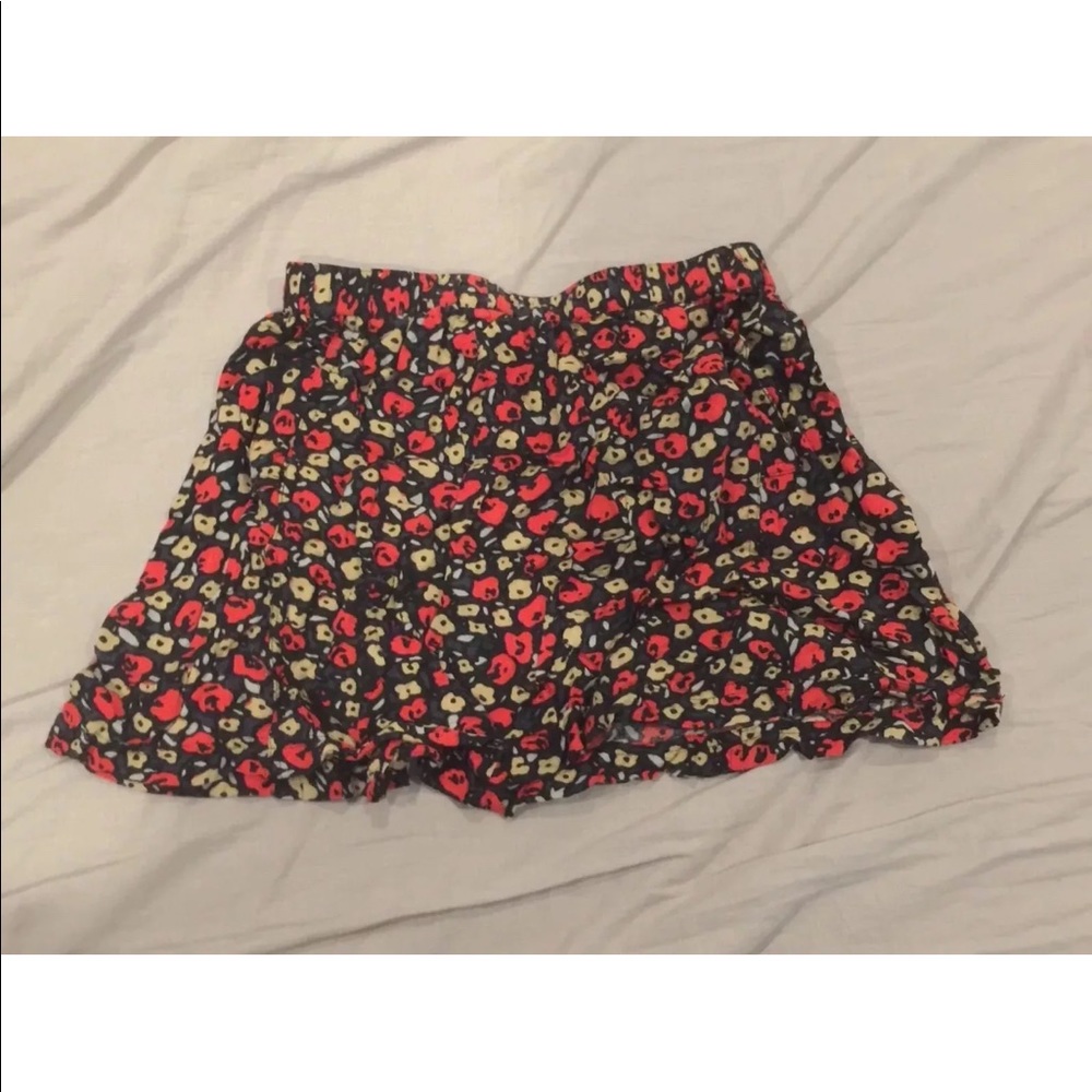 UrbanOutfitters floral mini skirt. 90% New. size M